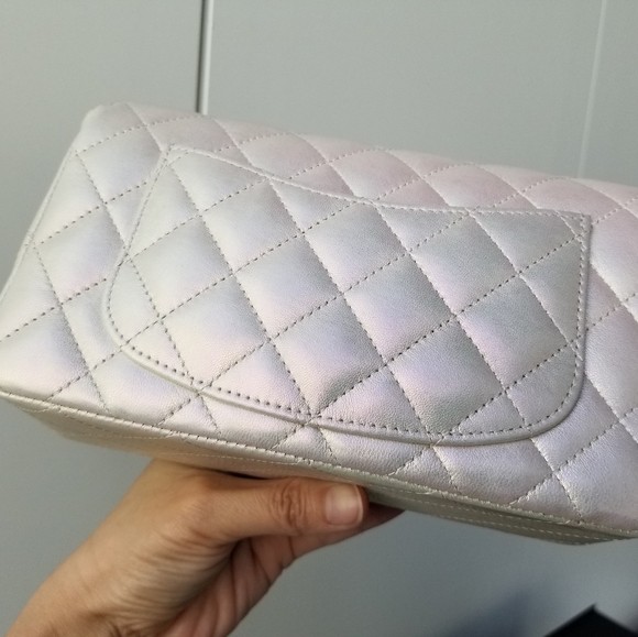 Authentic new Chanel mini single flap bag seashell irridescent 2020 lambskin - Picture 10 of 14